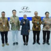 Kemnaker Jajaki Kerja Sama Pengembangan Pelatihan Teknisi Kejuruan Kendaraan Listrik